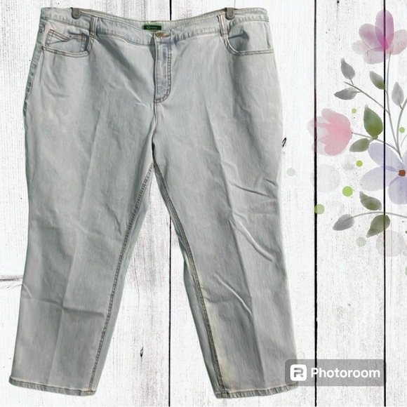 C. Wonder Denim - C Wonder jeans crop/capri size 22W light wash 5 pocket style button/zip closure